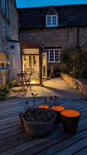 New - Stylish Cotswold cottage